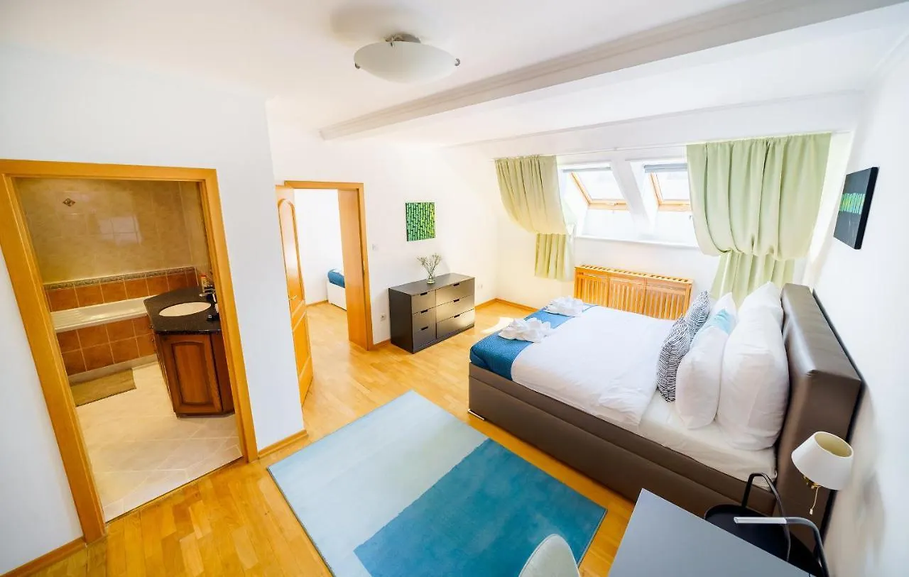Home Alone 5Br+3Bath Penthouse In Center Of Prague 0*,